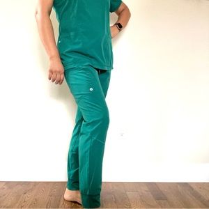 PRE-LOVED BARCO ONE BOOST Hunter Green Scrub Set SZ M
